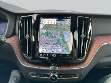 VOLVO XC60 B5 B AWD Plus Dark