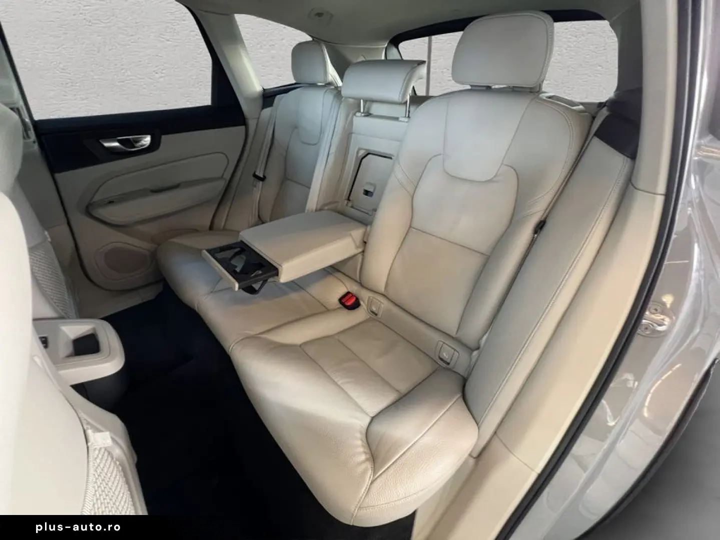 VOLVO XC60 B5 AWD Aut Lederpolsterung Hell Beige UA00