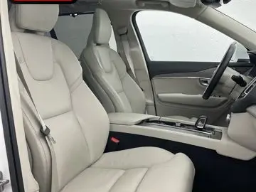 VOLVO XC90 B5 AWD ULTIMATE BRIGHT 7SITZ PANO AHK NUBUK