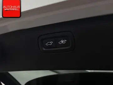 VOLVO XC90 B5 AWD ULTIMATE BRIGHT 7SITZ PANO AHK NUBUK