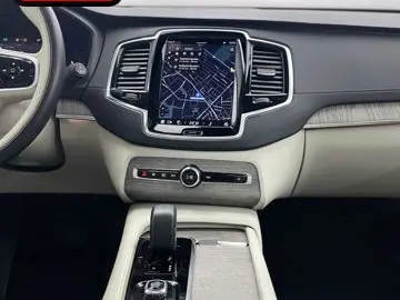 VOLVO XC90 B5 AWD ULTIMATE BRIGHT 7SITZ PANO AHK NUBUK