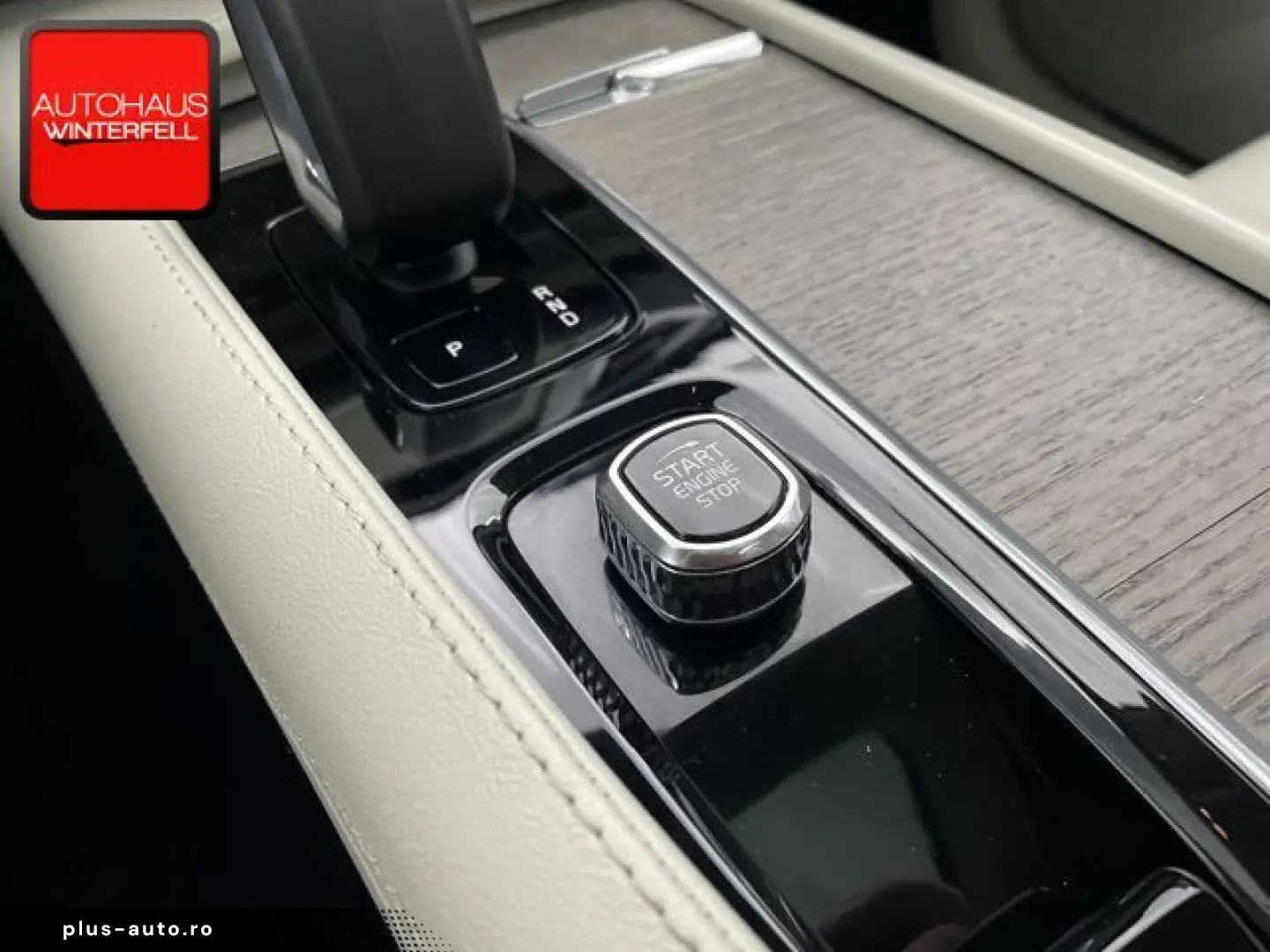 VOLVO XC90 B5 AWD ULTIMATE BRIGHT 7SITZ PANO AHK NUBUK