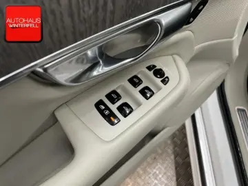 VOLVO XC90 B5 AWD ULTIMATE BRIGHT 7SITZ PANO AHK NUBUK