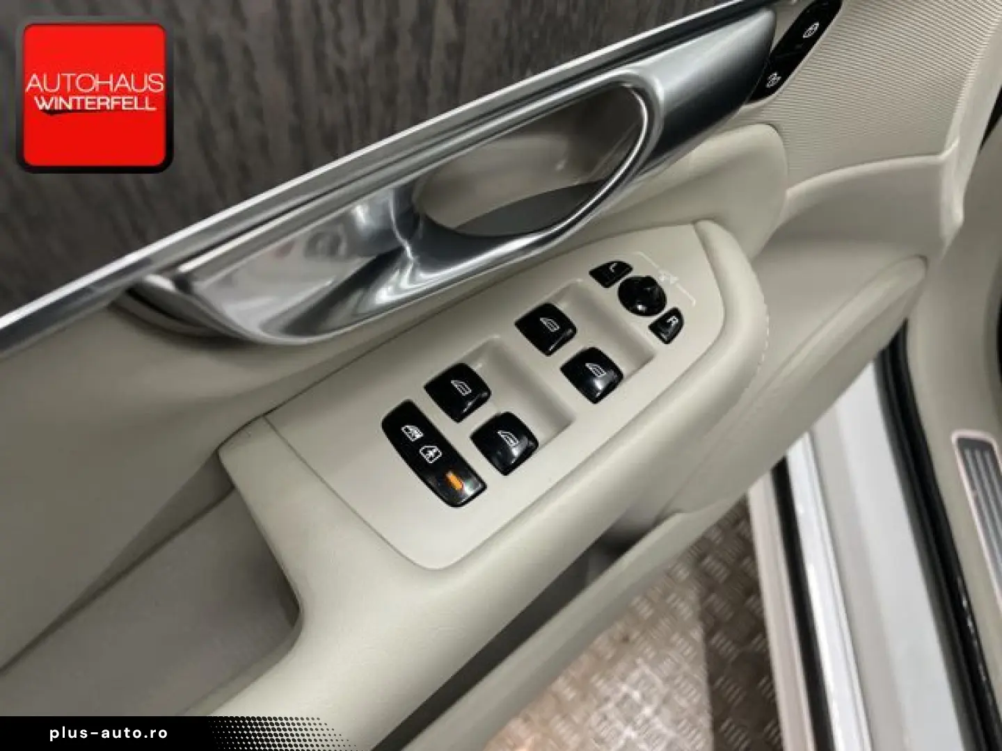 VOLVO XC90 B5 AWD ULTIMATE BRIGHT 7SITZ PANO AHK NUBUK