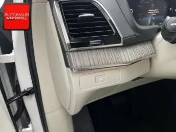 VOLVO XC90 B5 AWD ULTIMATE BRIGHT 7SITZ PANO AHK NUBUK