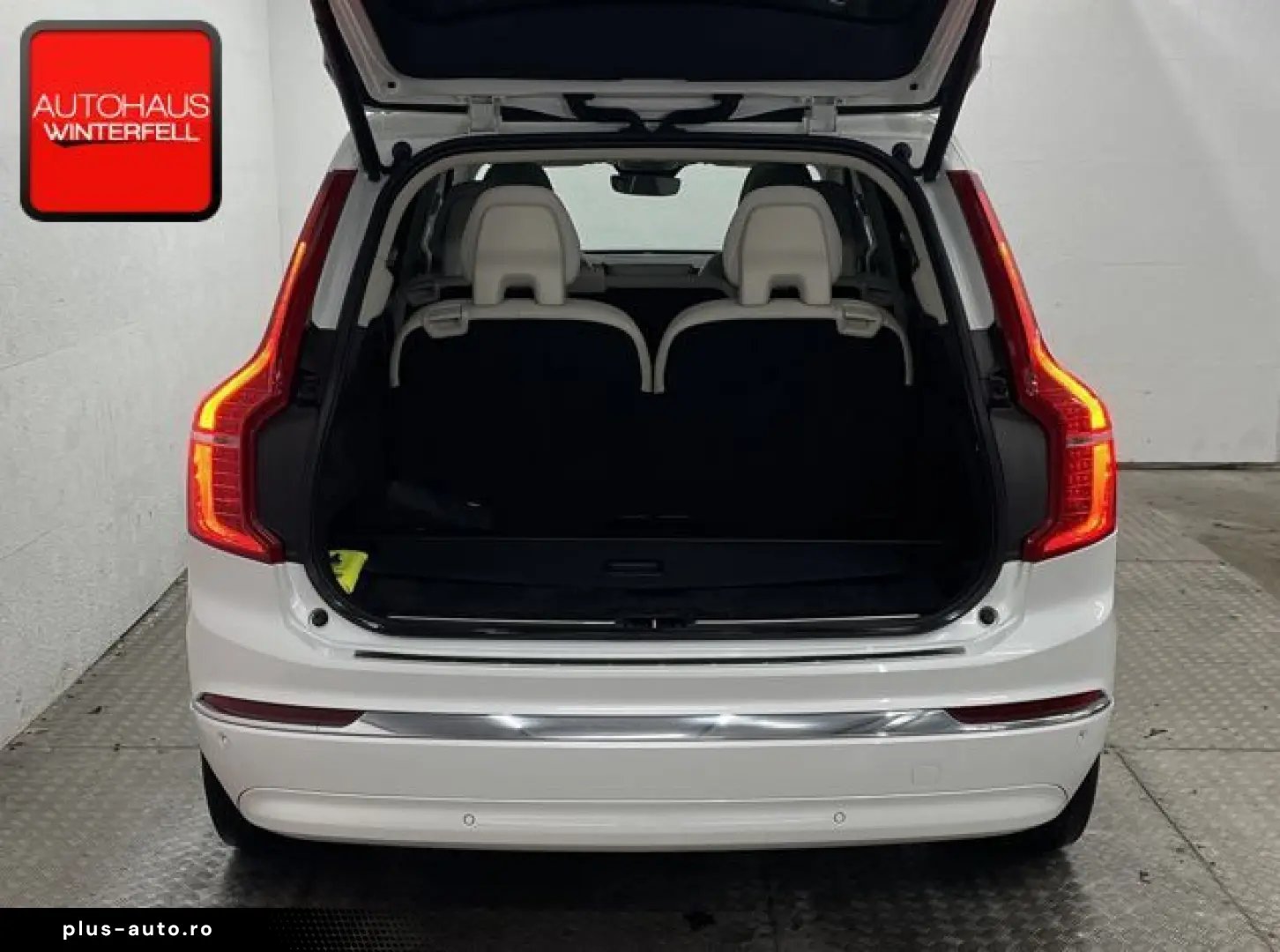 VOLVO XC90 B5 AWD ULTIMATE BRIGHT 7SITZ PANO AHK NUBUK