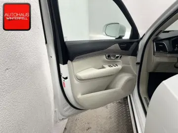 VOLVO XC90 B5 AWD ULTIMATE BRIGHT 7SITZ PANO AHK NUBUK