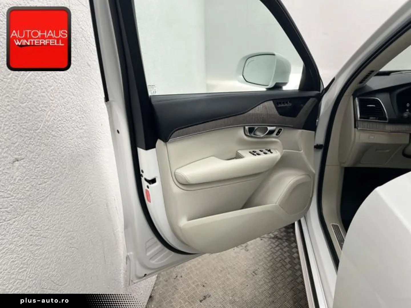 VOLVO XC90 B5 AWD ULTIMATE BRIGHT 7SITZ PANO AHK NUBUK