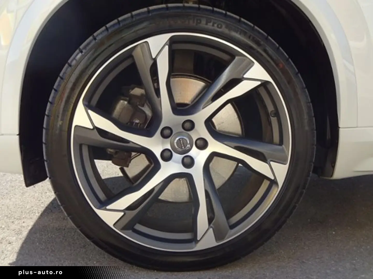 VOLVO XC90 T8 R Design Plug-In AHK Luftfw HUD ACC 22