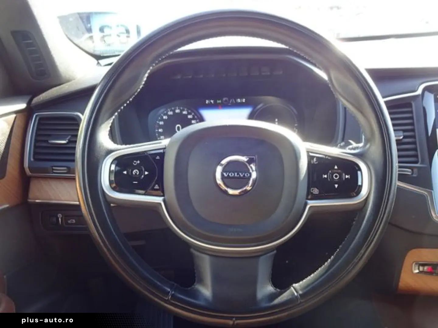 VOLVO XC90 T8 R Design Plug-In AHK Luftfw HUD ACC 22