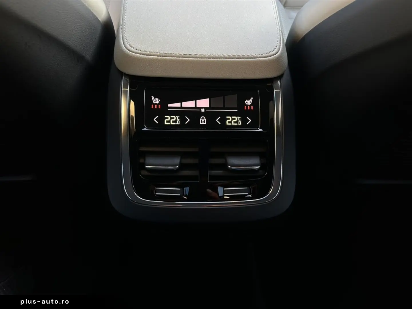 VOLVO XC90 B5 R-Design AHK Pano Four-C StHz HuD 22Zoll