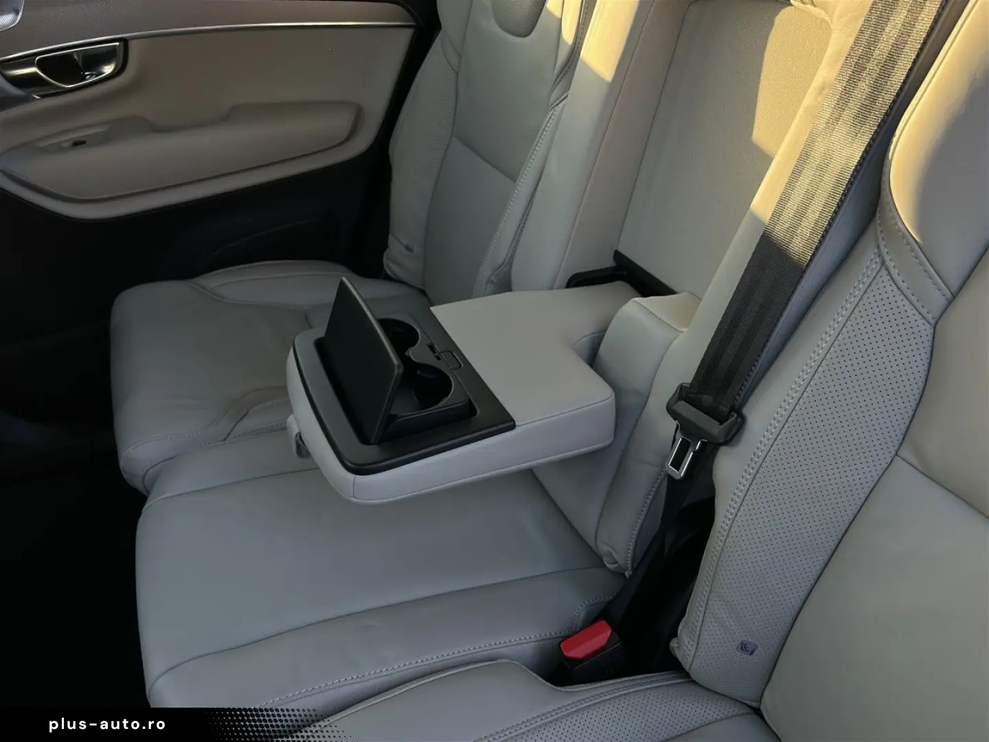 VOLVO XC90 B5 R-Design AHK Pano Four-C StHz HuD 22Zoll