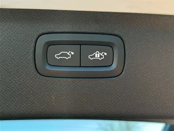 VOLVO XC90 B5 R-Design AHK Pano Four-C StHz HuD 22Zoll