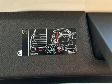 VOLVO XC90 B5 R-Design AHK Pano Four-C StHz HuD 22Zoll