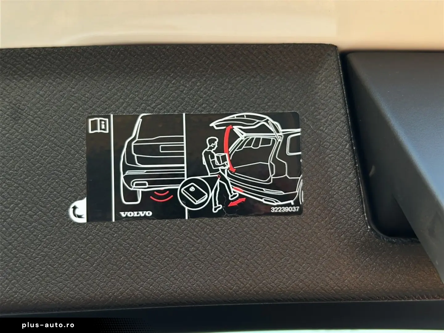 VOLVO XC90 B5 R-Design AHK Pano Four-C StHz HuD 22Zoll