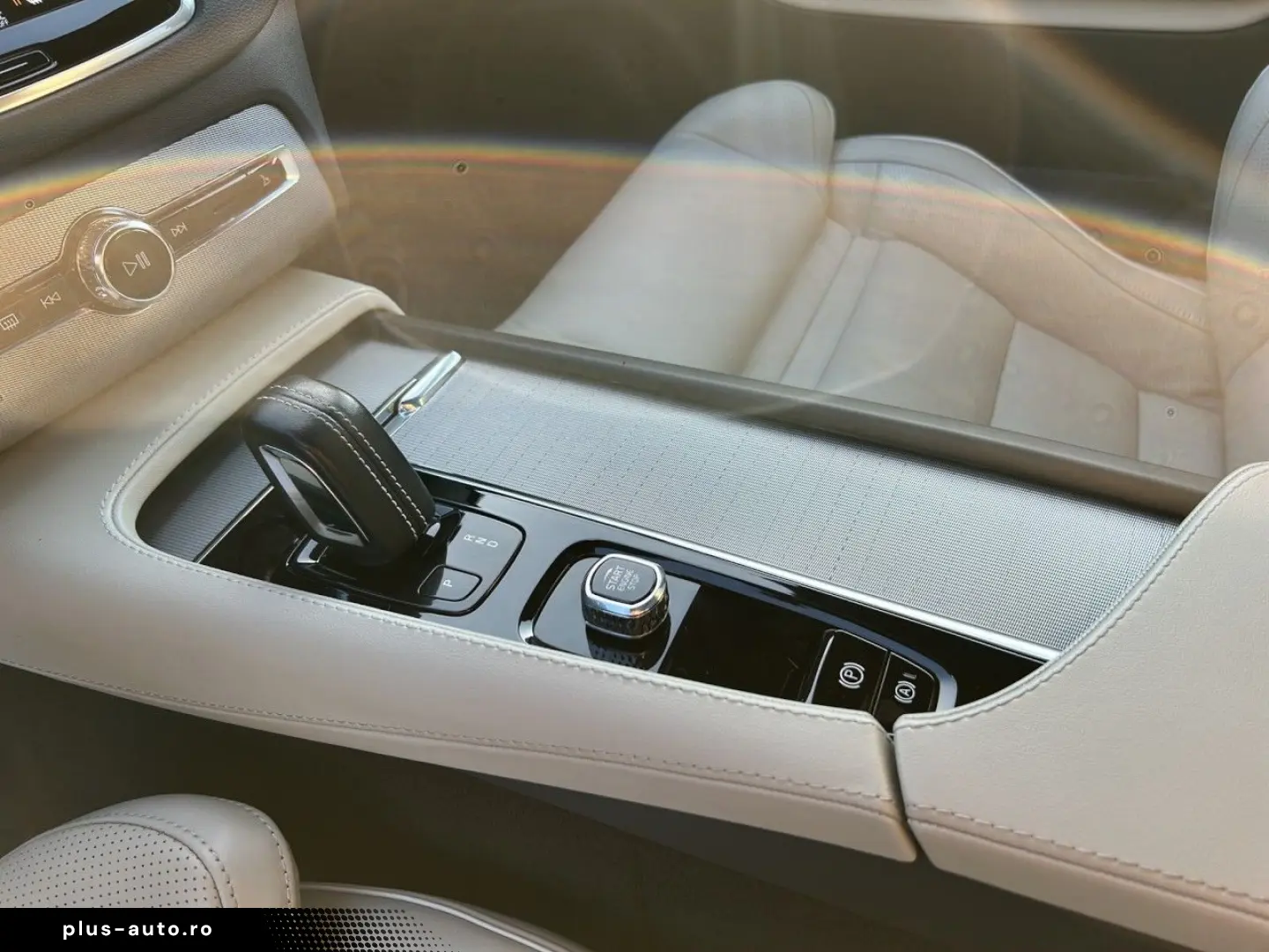 VOLVO XC90 B5 R-Design AHK Pano Four-C StHz HuD 22Zoll