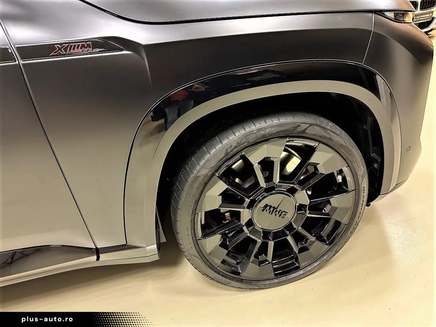 BMW XM Label Red Carbon B&W Black Frozen 23 Zoll AHK