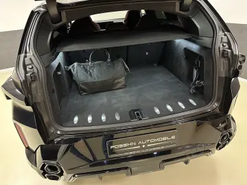 BMW XM Label Red Carbon B&W Black Frozen 23 Zoll AHK