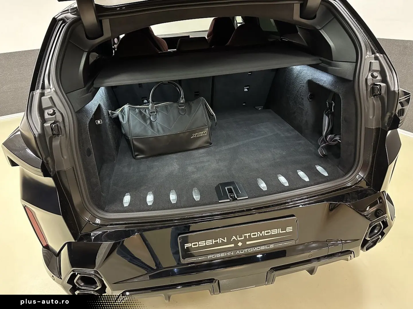 BMW XM Label Red Carbon B&W Black Frozen 23 Zoll AHK