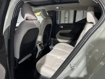 VOLVO XC40 B5 Ultimate Bright AWD ACC BLIS 360  AHK