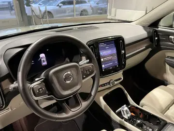 VOLVO XC40 B5 Ultimate Bright AWD ACC BLIS 360  AHK