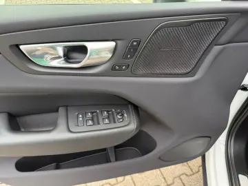 VOLVO XC60 T6 AWD Recharge Plus Dark Fahrerassistenz-P