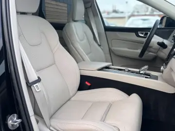 VOLVO XC60 T8 Ultimate Plug-InHybrid AWD Panorama