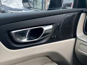 VOLVO XC60 T8 Ultimate Plug-InHybrid AWD Panorama