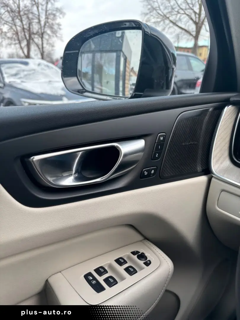 VOLVO XC60 T8 Ultimate Plug-InHybrid AWD Panorama