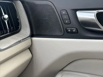 VOLVO XC60 T8 Ultimate Plug-InHybrid AWD Panorama