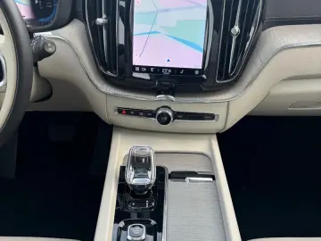 VOLVO XC60 T8 Ultimate Plug-InHybrid AWD Panorama