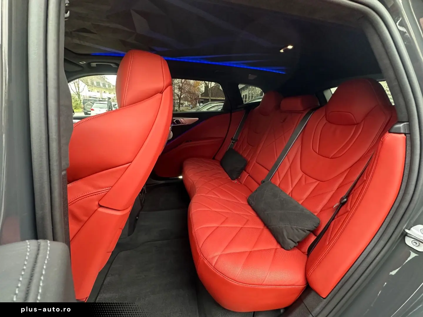 BMW XM 4.4 360  AHK MASSAGE HEAD-UP 23  B&W CARBON