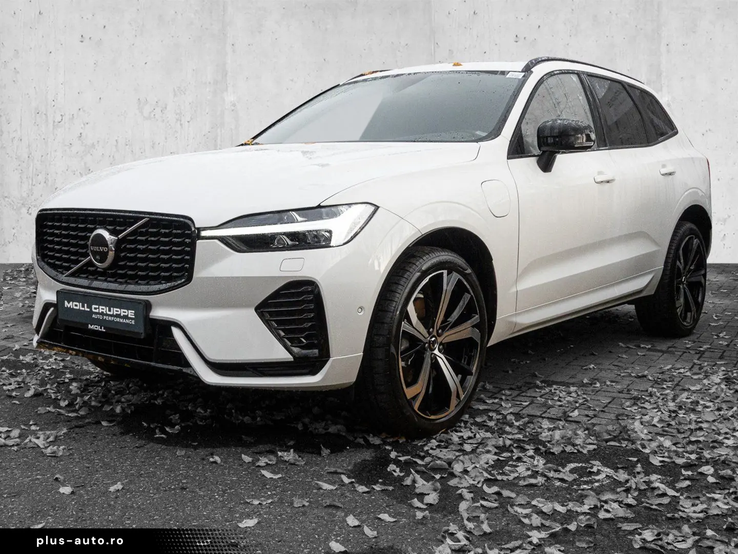 VOLVO XC60 T6 Twin Engine AWD R Design Plug-In Pano 36