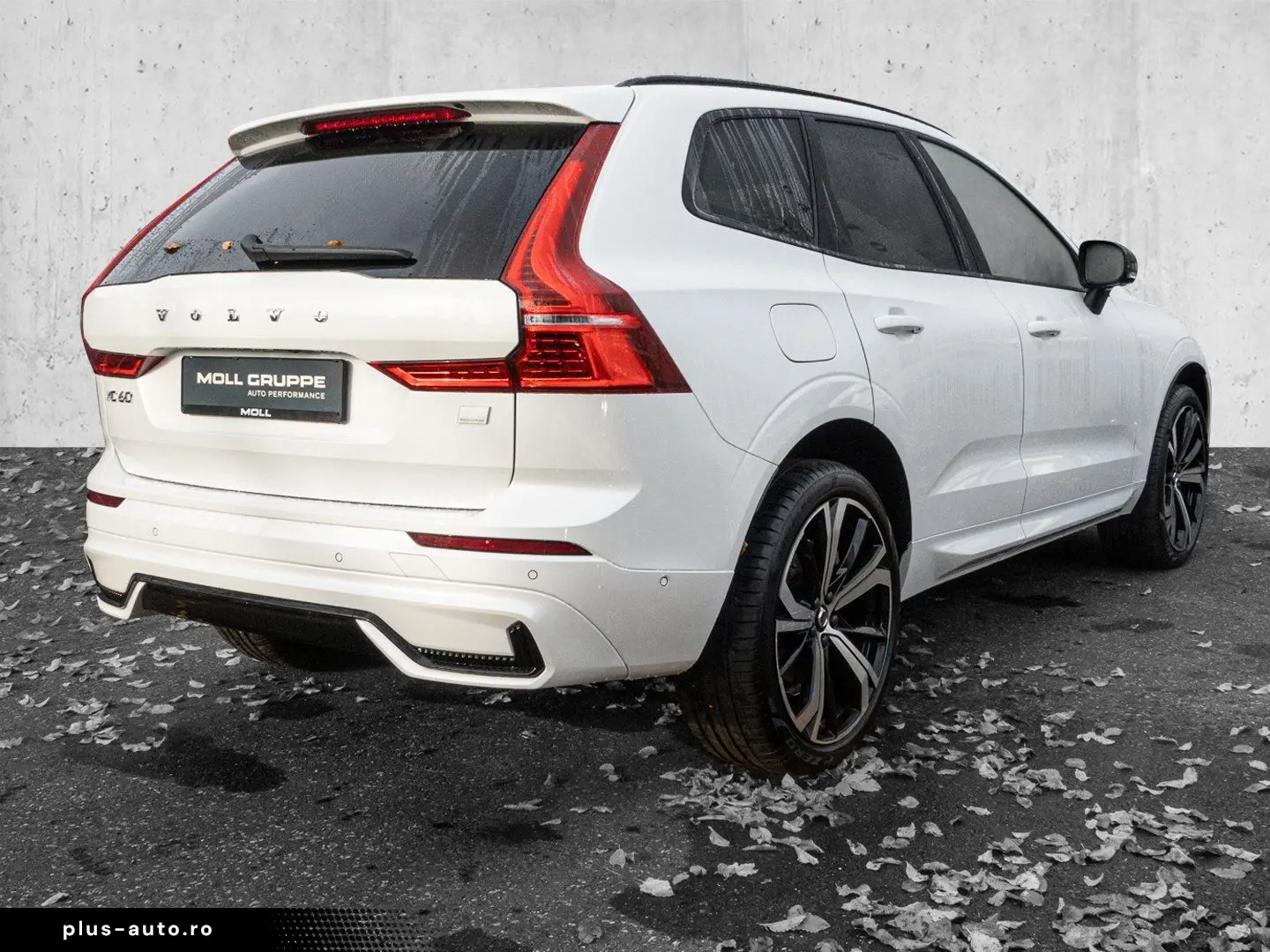 VOLVO XC60 T6 Twin Engine AWD R Design Plug-In Pano 36