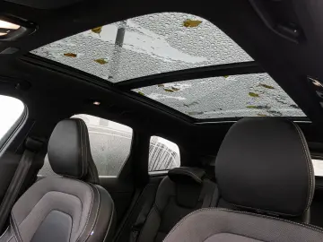 VOLVO XC60 T6 Twin Engine AWD R Design Plug-In Pano 36