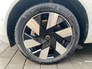 VOLVO XC60 T6 Plus Bright Plug-In Hybrid 360 Harman Ka