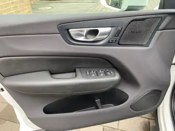 VOLVO XC60 T6 Plus Bright Plug-In Hybrid 360 Harman Ka