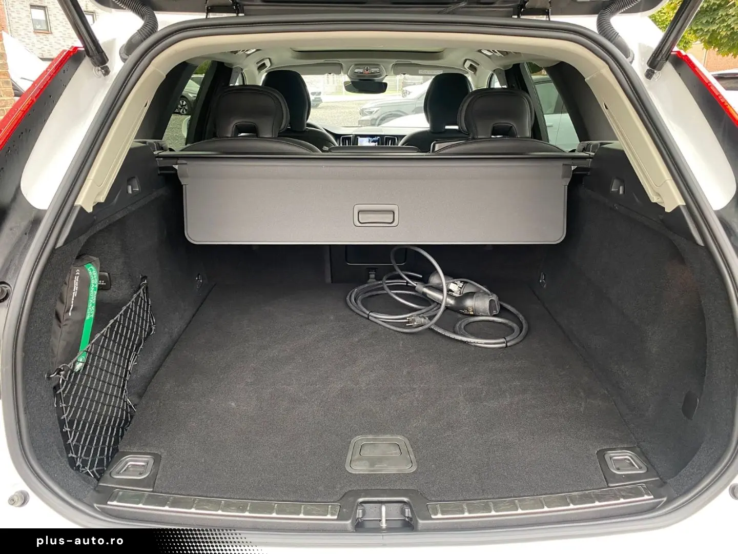 VOLVO XC60 T6 Plus Bright Plug-In Hybrid 360 Harman Ka