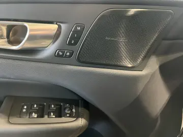 VOLVO XC60 T8 Ultimate Dark Recharge AWD ACC HeadUp