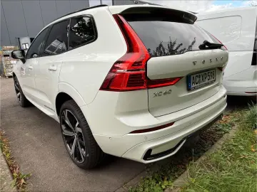 VOLVO XC60 Plus Dark Recharge Plug-In Hybrid AWD T8 Tw