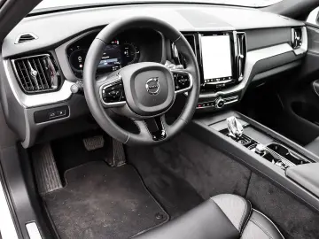 VOLVO XC60 Plus Dark Recharge Plug-In Hybrid AWD T8 Tw