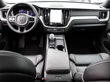 VOLVO XC60 Plus Dark Recharge Plug-In Hybrid AWD T8 Tw