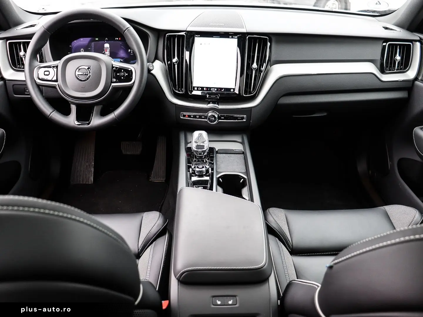 VOLVO XC60 Plus Dark Recharge Plug-In Hybrid AWD T8 Tw