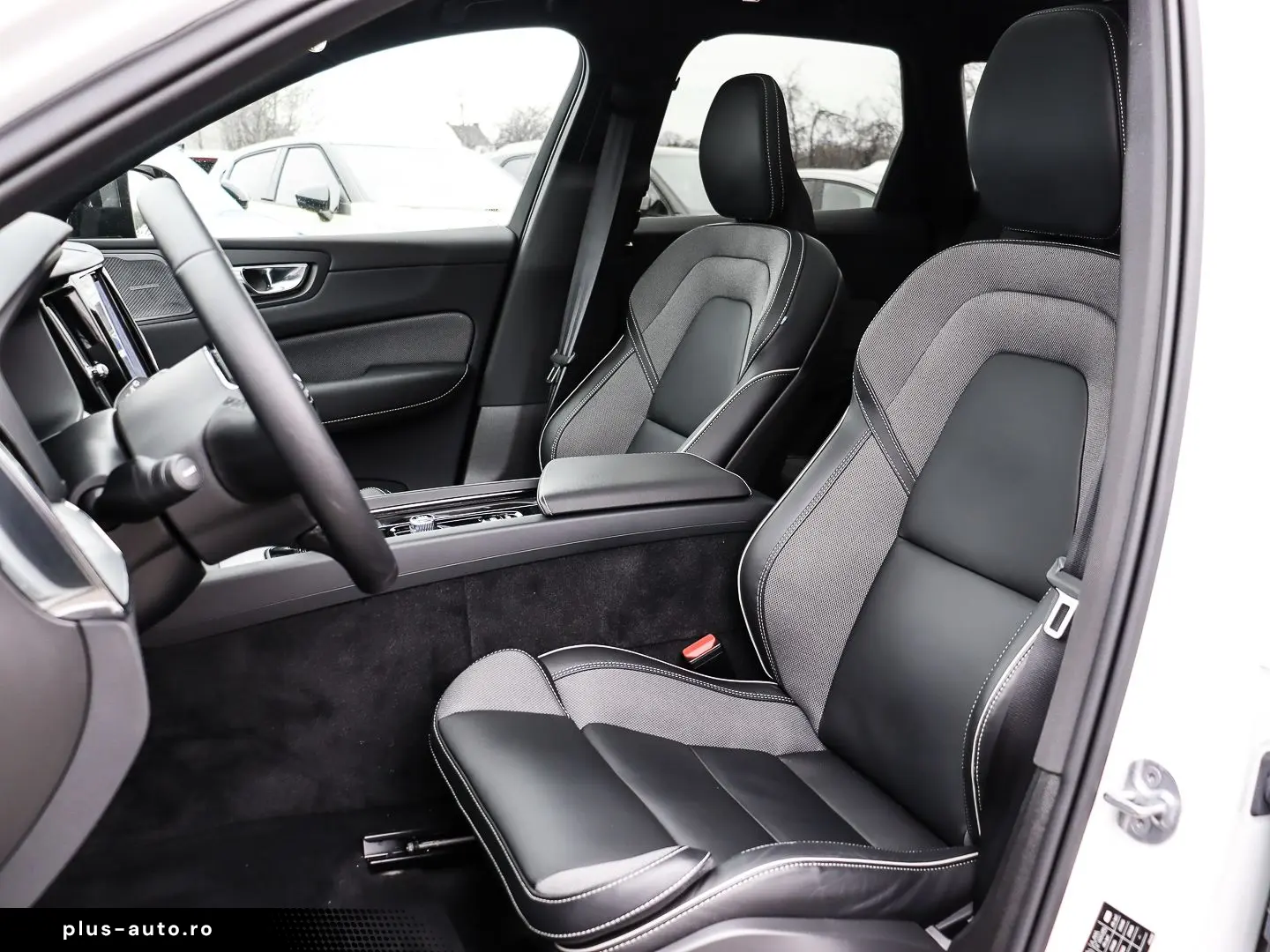 VOLVO XC60 Plus Dark Recharge Plug-In Hybrid AWD T8 Tw