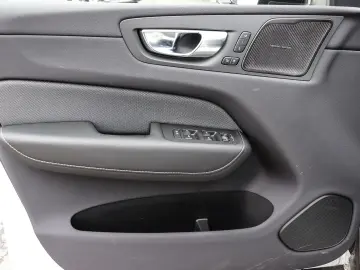 VOLVO XC60 Plus Dark Recharge Plug-In Hybrid AWD T8 Tw