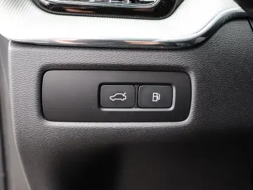 VOLVO XC60 Plus Dark Recharge Plug-In Hybrid AWD T8 Tw