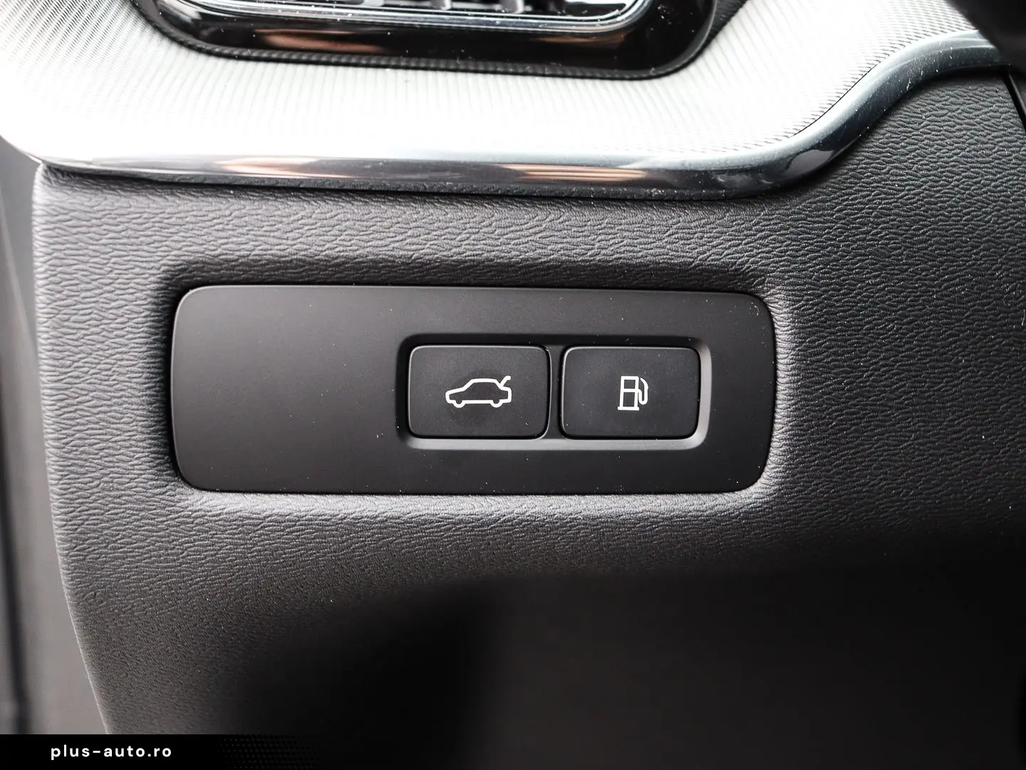 VOLVO XC60 Plus Dark Recharge Plug-In Hybrid AWD T8 Tw