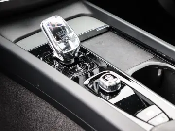 VOLVO XC60 Plus Dark Recharge Plug-In Hybrid AWD T8 Tw