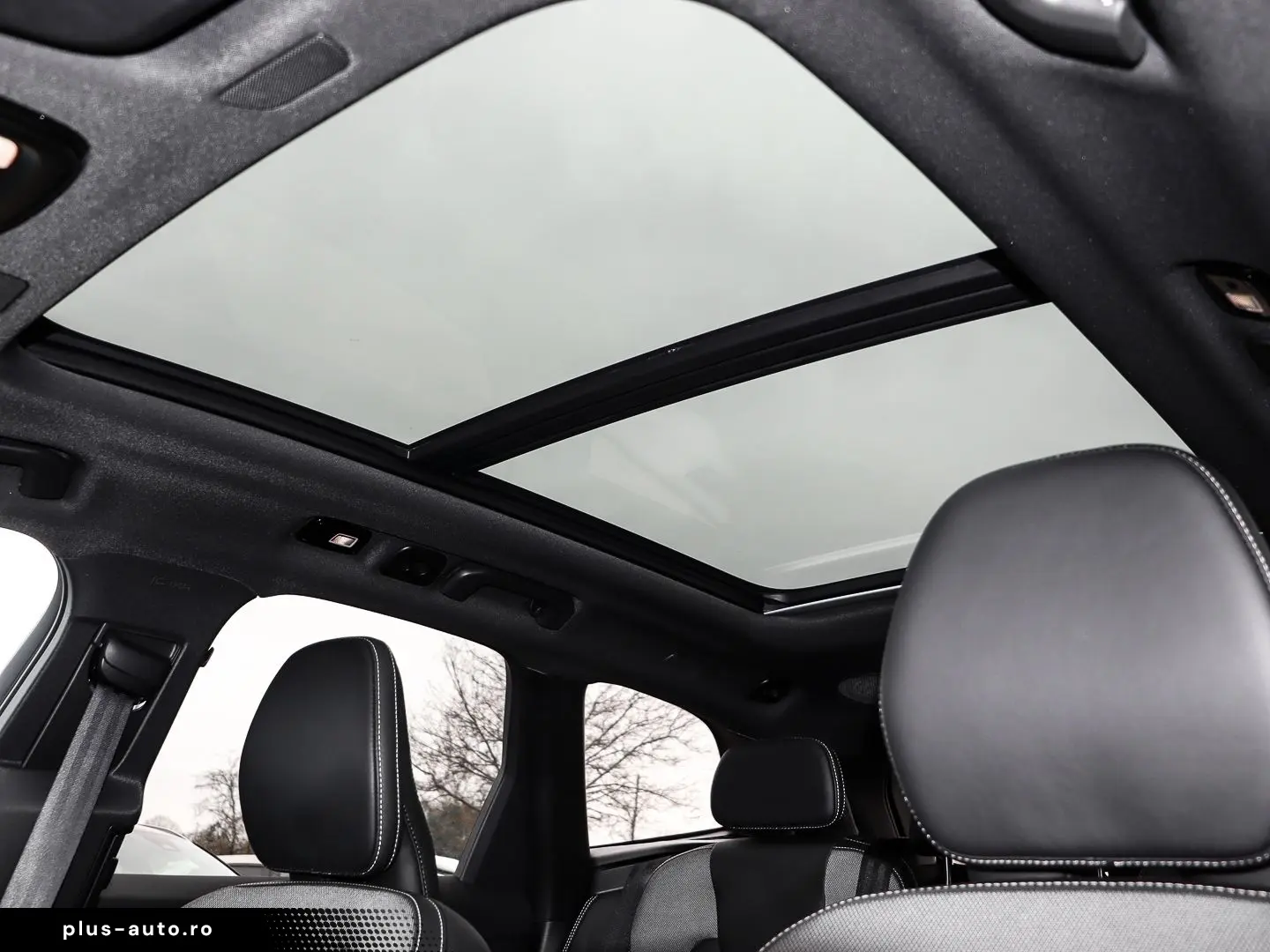 VOLVO XC60 Plus Dark Recharge Plug-In Hybrid AWD T8 Tw