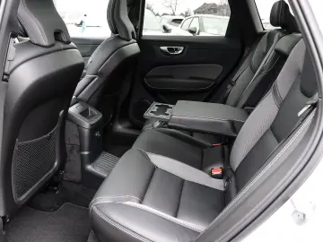 VOLVO XC60 Plus Dark Recharge Plug-In Hybrid AWD T8 Tw